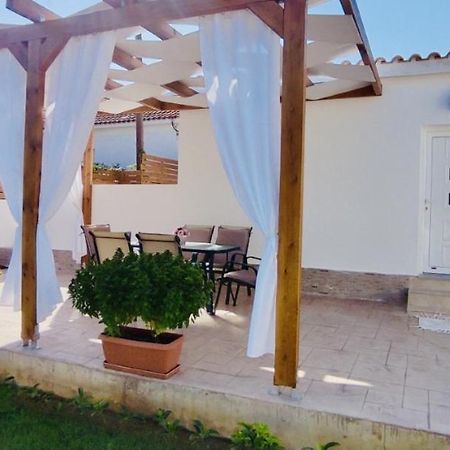 אמודי Villa Yakinthi מראה חיצוני תמונה